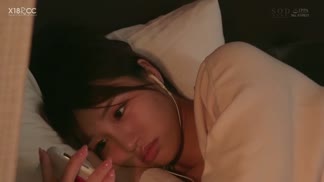 STARS-329外景拍攝回來同住一房NTR 因大雪沒法回東京，人氣天氣播報員和新人AD不停做愛內射的一晚。  唯井真尋