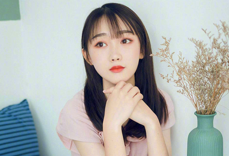 小妹子太骚了自慰出了好多水