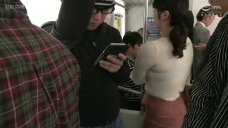 VEC-415淫肉色狼電車 獻給色狼集團的人妻肉體 美園和花