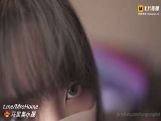 短发美女昨天才和男友激情打炮，今天自抠诱惑男友再来一炮！