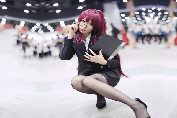 圣诞丰臀淫娃需要粗屌和精液的慰藉