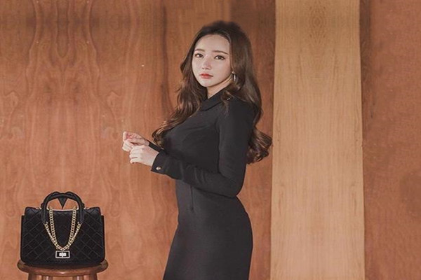 大二兼职学生妹这对C罩杯大白兔必须好评抠穴操逼激情一炮