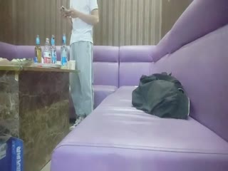 @20207920237 用户上传：强行脱下小县城的KTV里的陪酒女的内裤，直接一发入魂