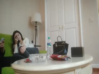 本人比照片还漂亮，性格超好兼职小姐姐，聊会天再开始，翘起美臀舔屌，主动骑乘大奶子晃动，正入姿势抽插，搞的妹子爽翻天.