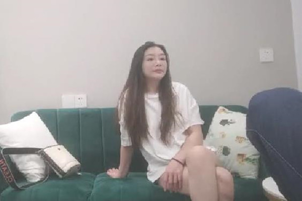 极品美乳肤如凝脂的高分外围女神