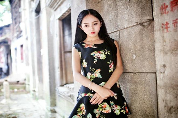 泡良达人27岁离异小少妇烤鸭美酒私密约会掰开粉逼激情一刻销魂