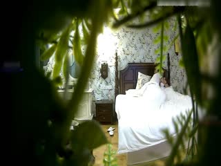 对白校园附近清新房学生情侣开房造爱苗条美女开始装矜持后来热情似火主动女上位自己摇干了2炮