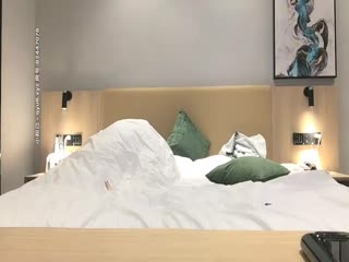 柔情小帅哥软磨硬泡～外围丝袜小妹终于肯被干了！