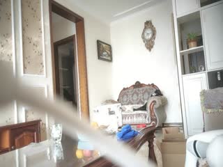 30岁良家小少妇 取完快递 打扫卫生 厨房做饭被扒光 露脸 肤白风骚穴粉尤物