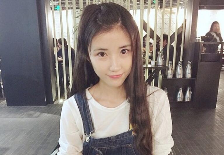 约了个大奶子少妇干了一炮不过瘾又叫一个年轻少妇啪啪舌吻口活多体位抽插