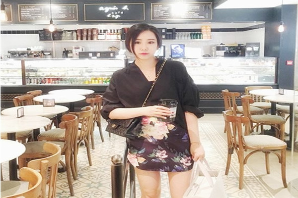 约女神模特身材大长腿胆子大洗澡撒尿也要拍潜力大佬