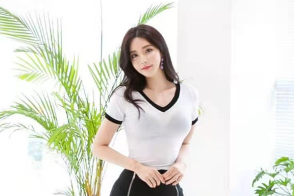 顶级颜值巨乳美女最新啪啪私拍扶着美臀后入无套抽插丝滑阴道