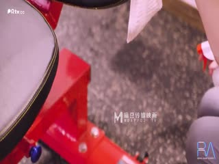 健身房鍛鍊時間 - 教育大奶女學員