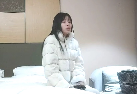 文静乖巧顶级美妞自带情趣女仆装侧躺着大屌插嘴开档黑丝张开双腿爆插扶着细腰站立后入