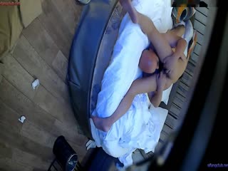 浪漫圆床近距离偷拍酷似鲁智深的光头佬和情人大战一地的卫生纸应该出了不少货搞完喝口服液补补