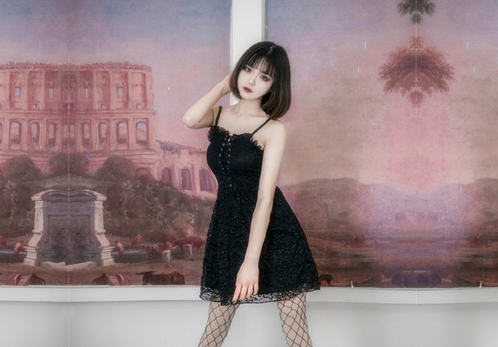 今晚调教小母狗萝莉裙肛塞尾巴地上爬行玩弄一番再开操大屁股后入