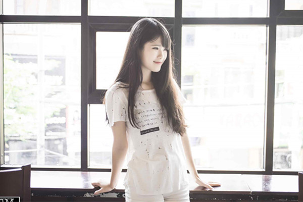 漂亮美眉这个妹子身材真好还这么漂亮操一回也值了