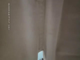 气质很好高端颜值外围美腿小姐姐，衬衣吊带小背心，按摩舔背先服务，拉着手后入操的互相急促，中场休息再继续第二炮