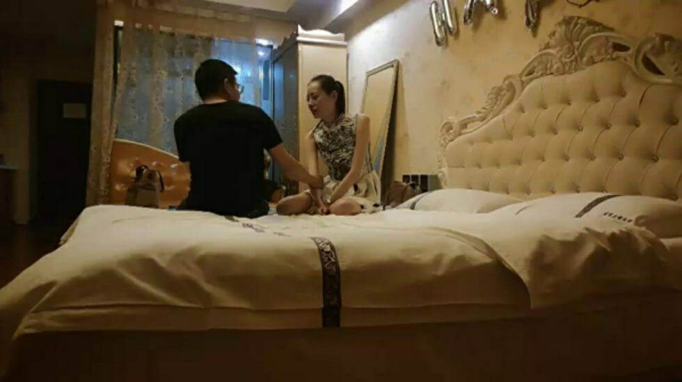 gc深夜约做指甲少妇张开双腿JB刚插入就开始淫荡起来了