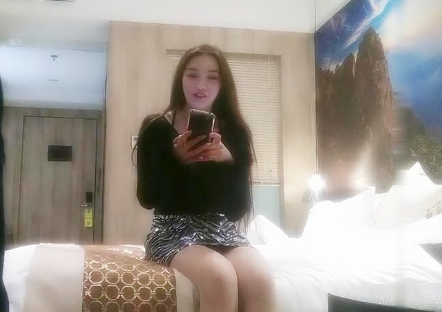 胖男探花约了个黑衣丰满少妇啪啪口交床边张开双腿抽擦后入猛操搞了两炮