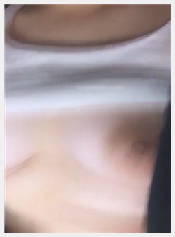 颜值不错的婴儿肥女大学生在宿舍玩直播一双大奶子下面扣两下就出分泌物这算不算提前创业