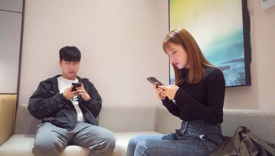 【小宝寻花】约了个黑衣外围女身材颜值都超级棒性爱技术也是一流 把她操爽翻了