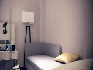 【七天探花】深夜约操00后清纯小萝莉沙发抠穴花式啪啪