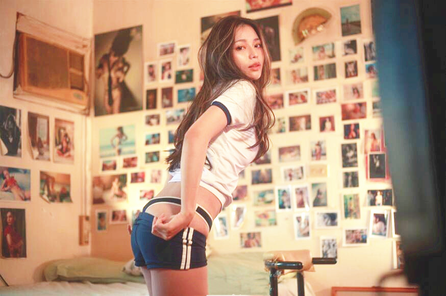 台湾摄影师EdMosaic多位高颜值平面女模出镜画风淫靡大尺度多人游戏