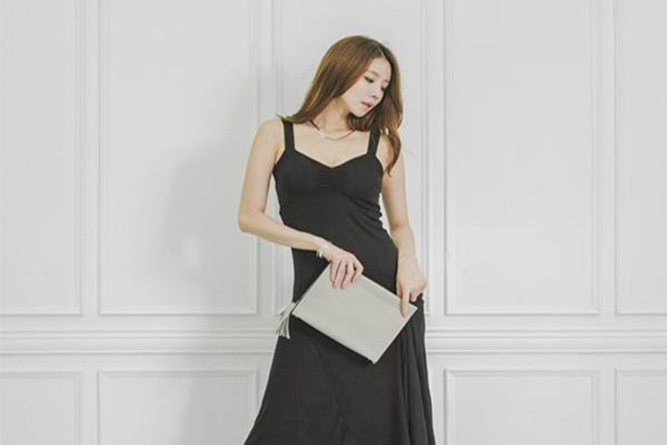 大圈高端极品美女倒立69高难度大屌深插嘴抱起来操美女爽翻天