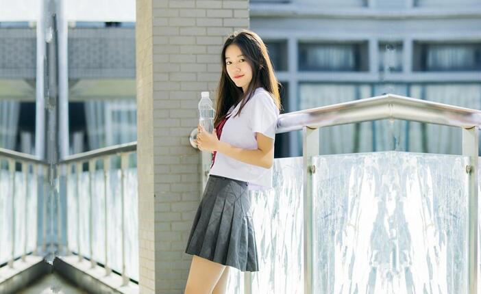 北京留学生祖儿被大屌虐操栓狗链翘美臀后入直顶花芯