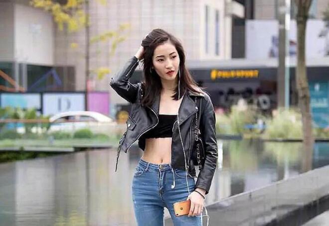 约了个苗条身材妹子酒店啪啪乳推口交舔弄大力猛操呻吟娇喘诱人