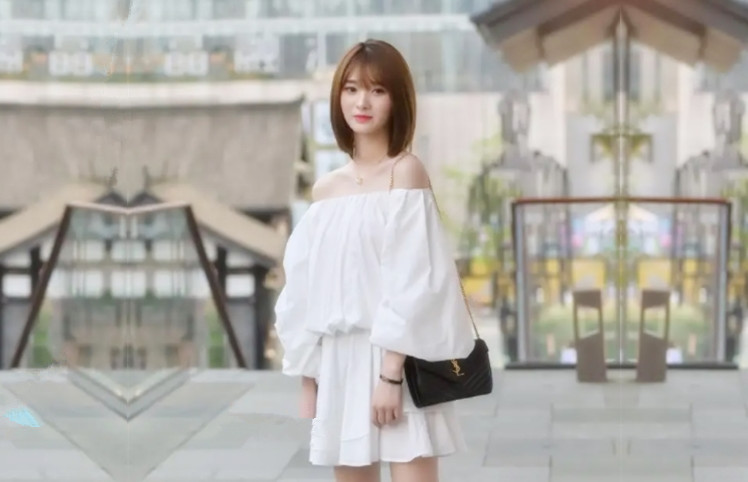 良家夫妻约单男老公拿手机旁边拍摄前后暴插骚娘们