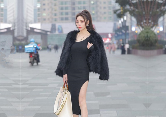 全套服务按摩完开操撩起裙子舔屌胸推所有服务做一遍