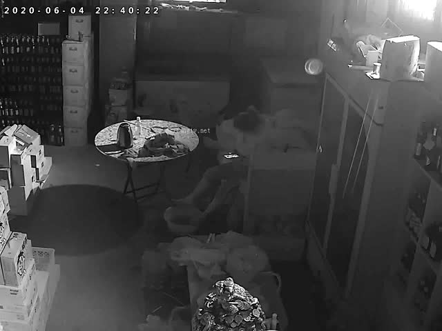 苗条身材小美女人生第一次性爱自拍会呼吸的无毛粉穴多姿势爆操浪叫中出