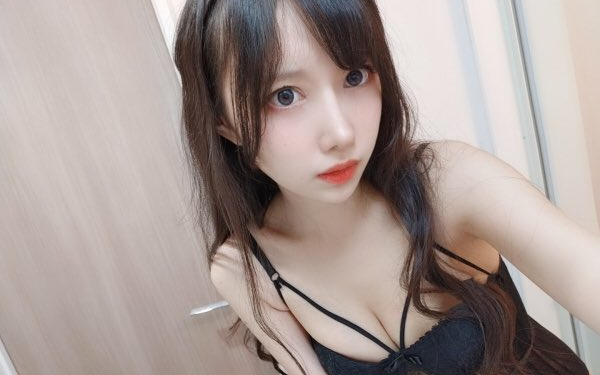 耀灵小青瓜抽插小穴抖动不已带出白色浆汁