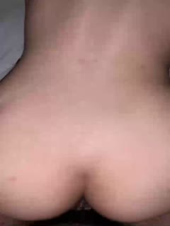 19岁女大学生的肉体1。。。.