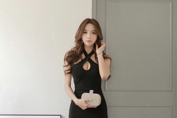 大波浪极品美御姐修长美腿包臀裙翘起美臀被炮友爆插极度诱惑完美