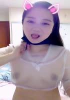 颜值不错挺嫩妹子 先用玩具让穴穴湿润