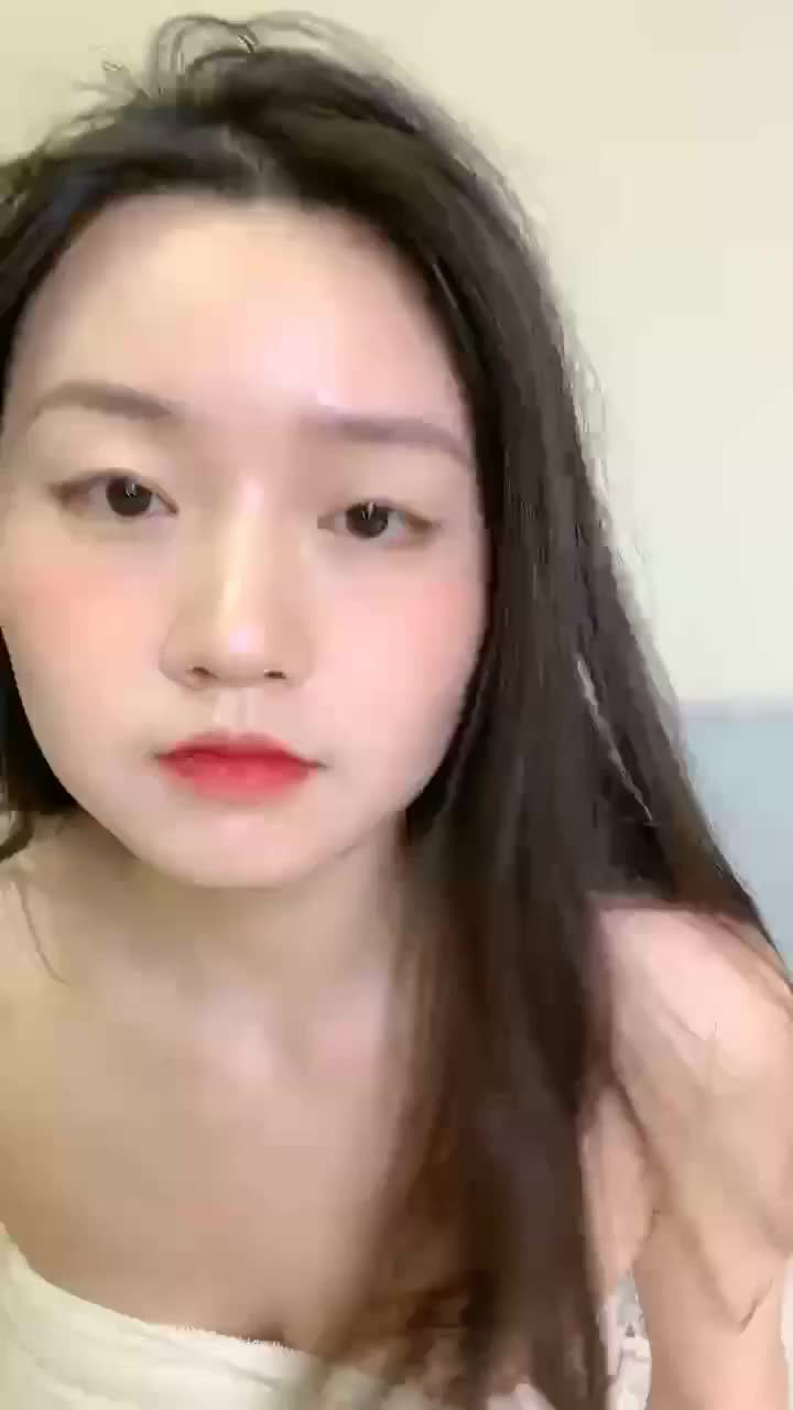 顶级模特小骚货！气质甜美又很骚！被炮友玩穴操逼，骑脸舔骚逼，呻吟娇喘堪比AV女优，骑乘位大屌爆插