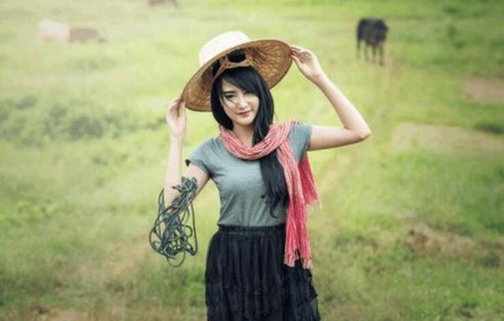 货车司机边境桑拿洗浴会所快活感受一下少数民族漂亮可爱妹子的全套服务技术一流非常动情卖力