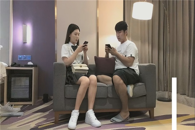 guochan19岁极品清纯乖乖女，娇羞软萌惹人爱，挑选几个终于留下