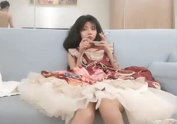 让极品萝莉穿着洛丽塔制服做爱是什么样的感觉