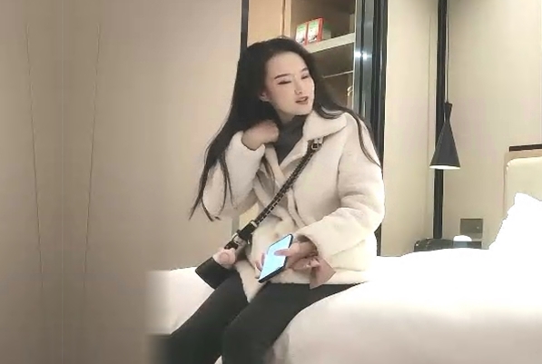 长相非常甜美的邻家妹子脱光衣服显露出顶级身材数一数二的极品蜜臀