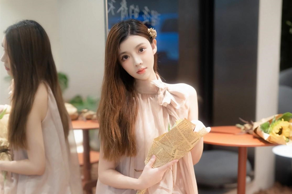 美女嫩模酒店被摄影师edison玩逼后入翘臀激情抽插