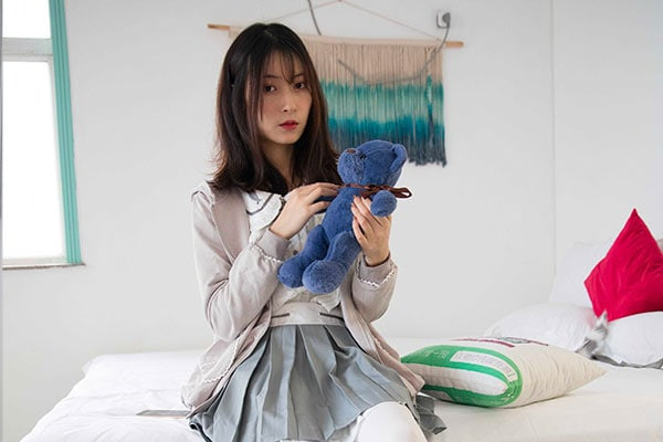 白衬衫百褶裙制服诱惑露脸卖力口交深喉炮友贴心服务舔逼挑逗阴蒂痘痘