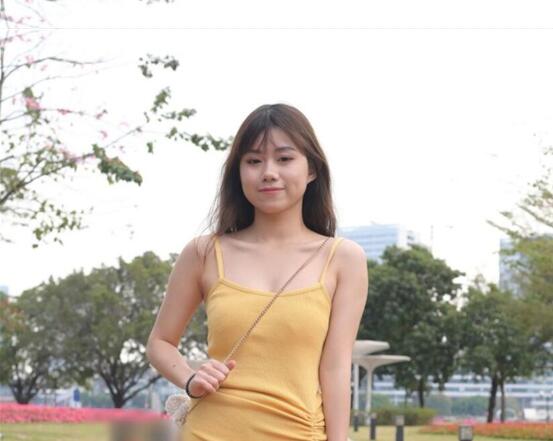 170CM高颜值性感美女啪啪开始还有点害羞不脱衣服玩弄一会骑在身上做