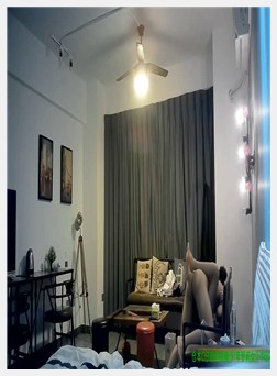 91大神猛操白嫩性感的漂亮美女,看到鸡巴吓得妹子说：我感觉你就像A片里的一样,你的太大了,真受不了了!完整版