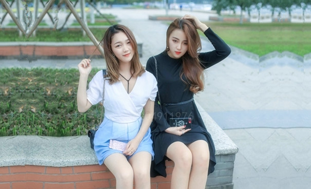 姐妹俩双飞粉胸大奶无套啪啪淫声浪语不断娇喘连连让人血脉喷张刺激劲爆