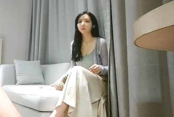 贵公子夜郎新晋探花长裙外围妹掏出奶子吸吮撩起裙子跪地舔蛋深喉口交上位骑乘上下套弄