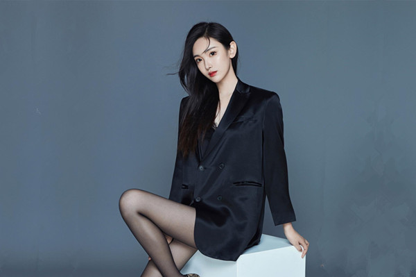 外围品质小姐姐黑丝美腿小伙抠穴淫水声阵阵吹硬狂插自己爽